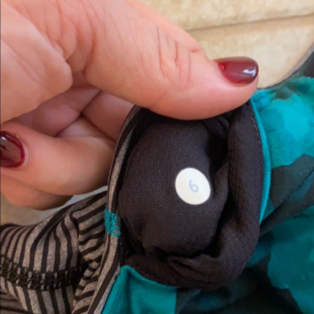 Lululemon Runday Crop *RARE* - Picture 2 of 10